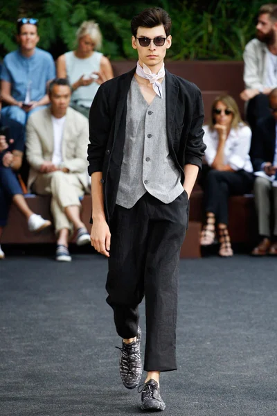 Look 13